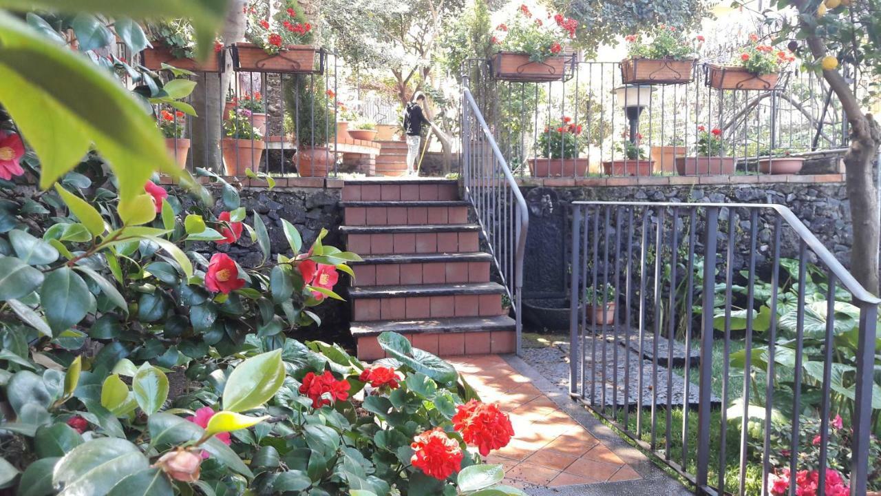 Villa Rosa Etna Apartments Zafferana Etnea Exterior foto